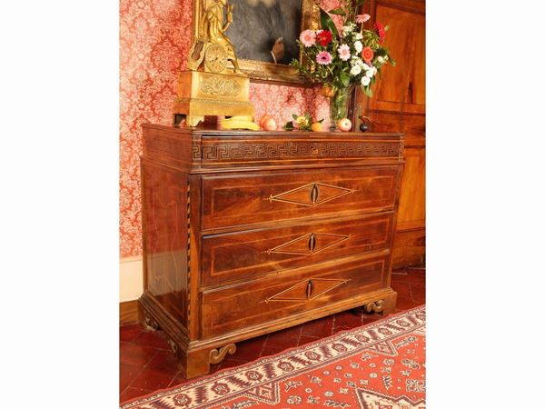 Chest of drawers in walnut and walnut feather