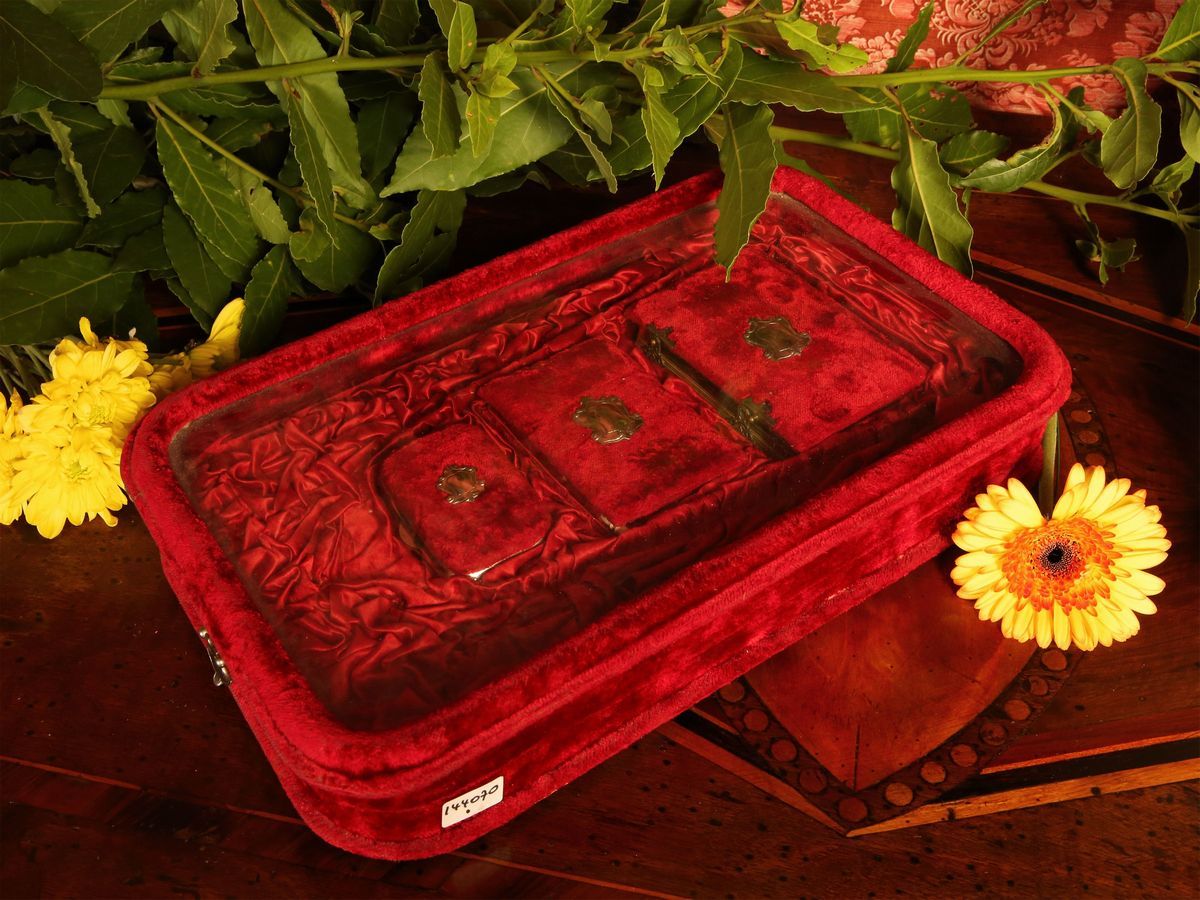 Set da Gentildonna in Velluto Rosso