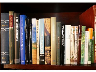 Miscellanea di Libri sulle Marche