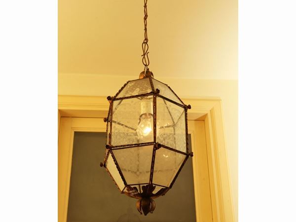 Lanterna in metallo e vetro soffiato  - Asta Arredi e dipinti da un antico palazzo marchigiano - Maison Bibelot - Casa d'Aste Firenze - Milano