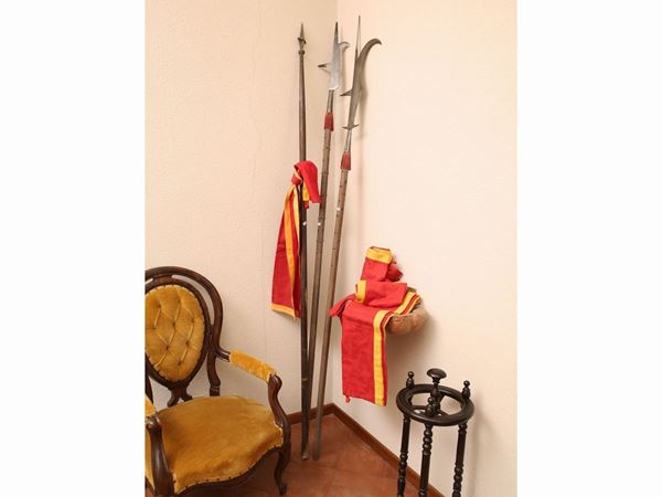 Two halberds and a parade spear  (early 20th century)  - Auction Furniture and paintings from ancient palace in the Marche - Maison Bibelot - Casa d'Aste Firenze - Milano