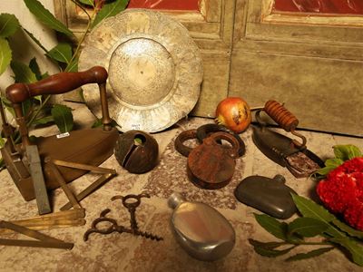 Lotto di Curiosità D'epoca in Metallo