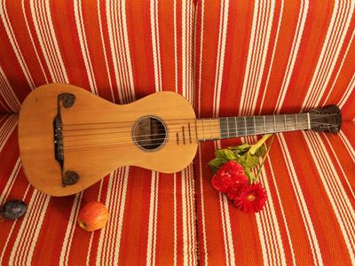 Chitarra D'epoca in Legno