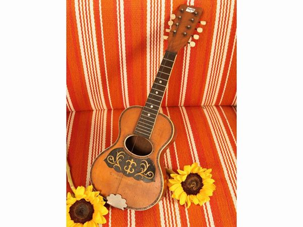 Small vintage guitar as a child  - Auction Furniture and paintings from ancient palace in the Marche - Maison Bibelot - Casa d'Aste Firenze - Milano