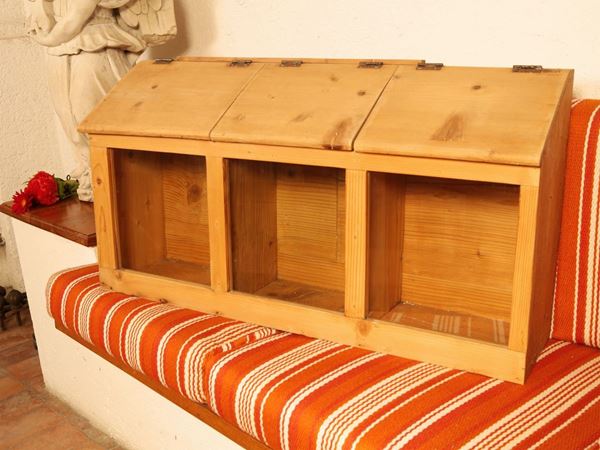 Large rustic case in soft wood for pasta or grains