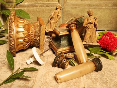 Lotto di Frammenti in Legno Dorato e Laccato