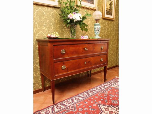 Chest of drawers in cherry