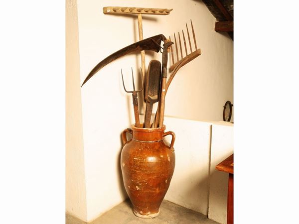 Collection of old farmer's tools  (19th / 20th century)  - Auction Furniture and paintings from ancient palace in the Marche - Maison Bibelot - Casa d'Aste Firenze - Milano