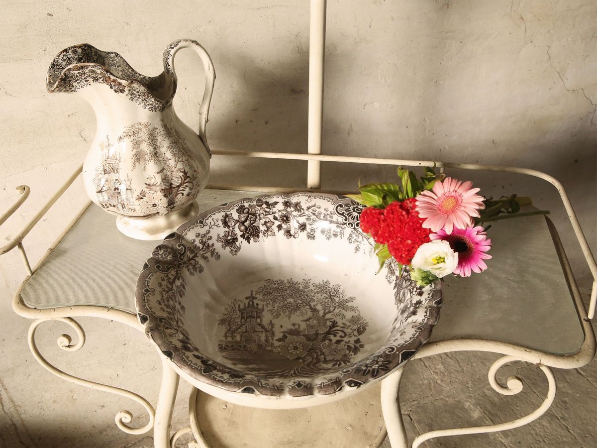 Toilette in Ferro Battuto Laccato Bianco