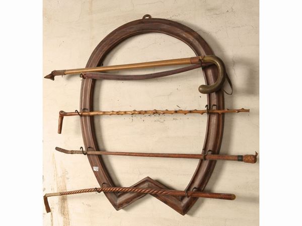 Wooden whip holder  (early 20th century)  - Auction Furniture and paintings from ancient palace in the Marche - Maison Bibelot - Casa d'Aste Firenze - Milano