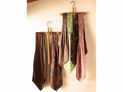 Serie di Sette Cravatte Ascot in Seta Fantasia