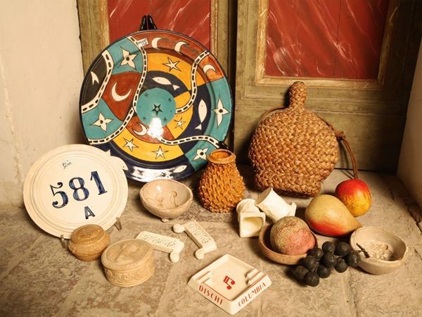 Lot of earthenware and ceramic curiosities