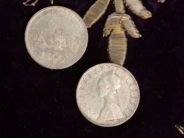 Fifty-nine £ 500 silver coins, Caravelle
