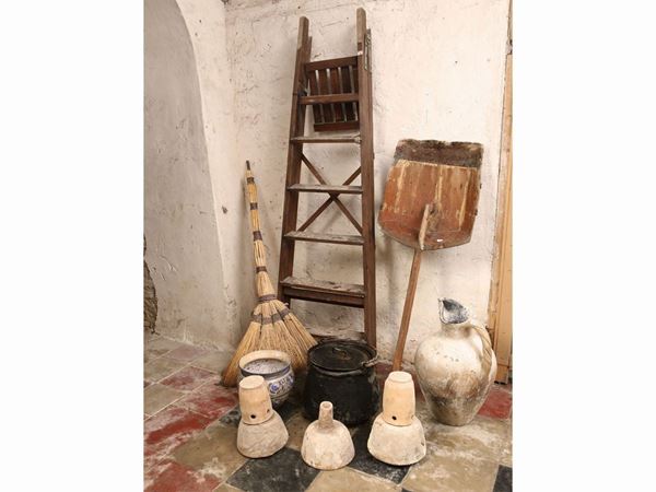 Lot of rustic curiosities  - Auction Furniture and paintings from ancient palace in the Marche - Maison Bibelot - Casa d'Aste Firenze - Milano