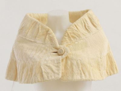 Coprispalle in Agnello Avorio, Gunther Jaeckel Furs - Bonwitt Teller