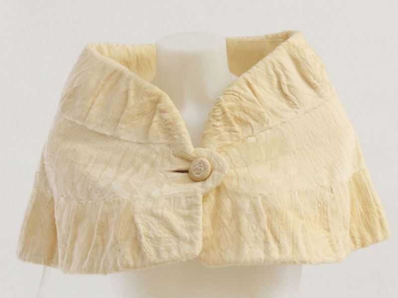 Coprispalle in Agnello Avorio, Gunther Jaeckel Furs - Bonwitt Teller