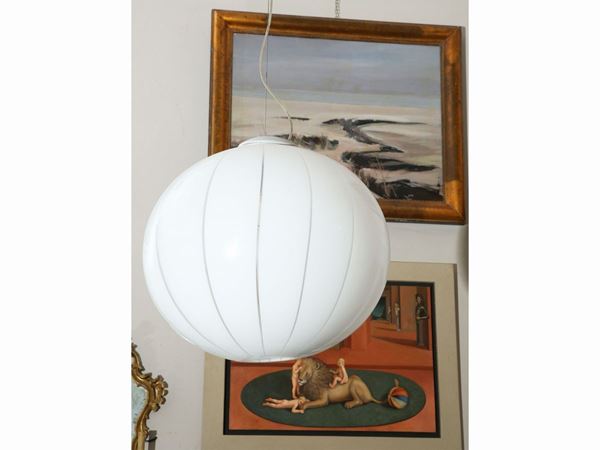 Lampadario sferico in vetro lattimo  (probabilmente Murano)  - Asta L'arte di arredare - Maison Bibelot - Casa d'Aste Firenze - Milano