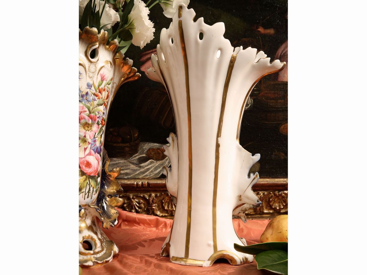 Coppia di Vasi a Tromba in Porcellana