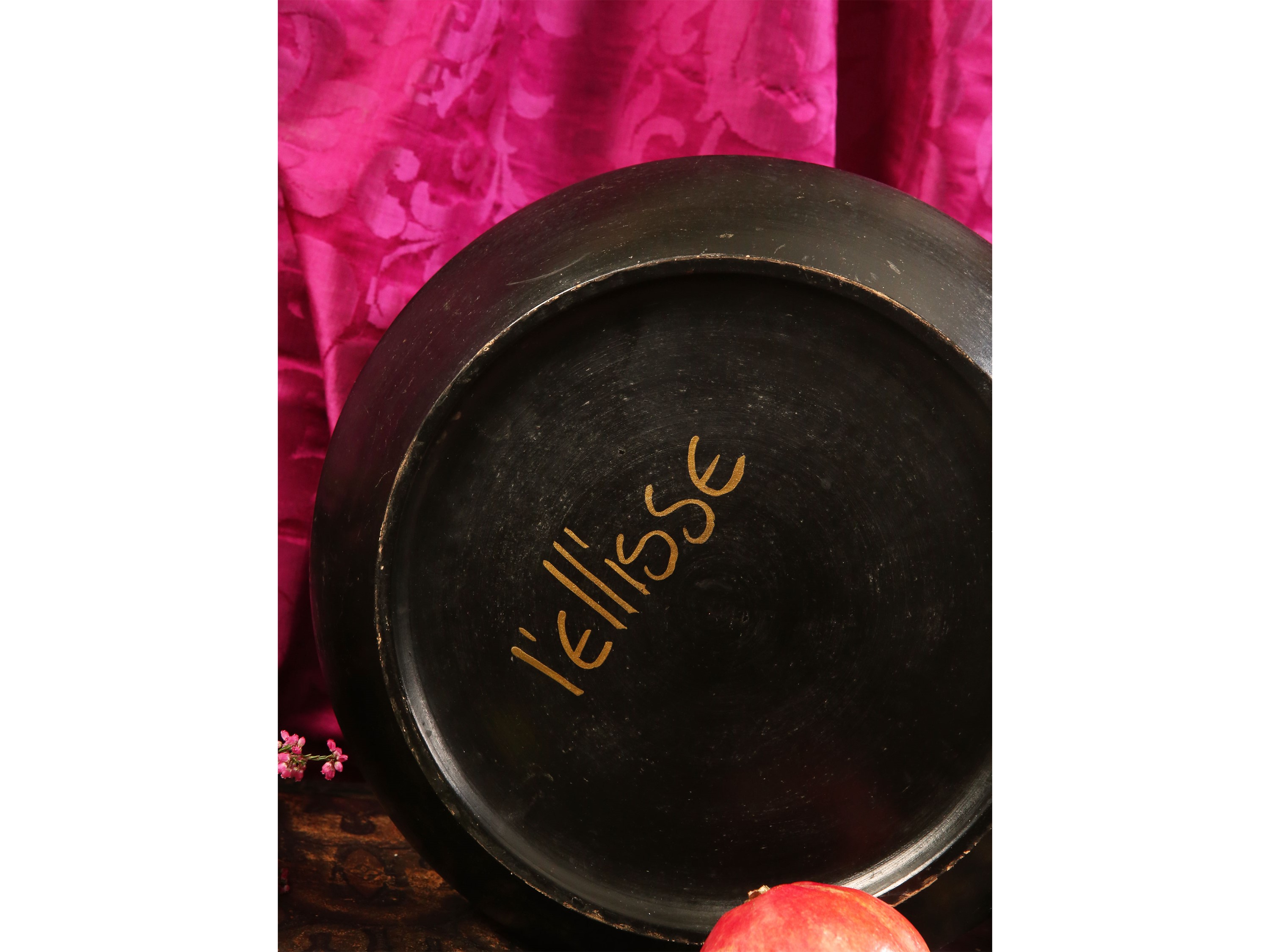 Vaso L'ellisse in Ceramica Smaltata Nera e Oro