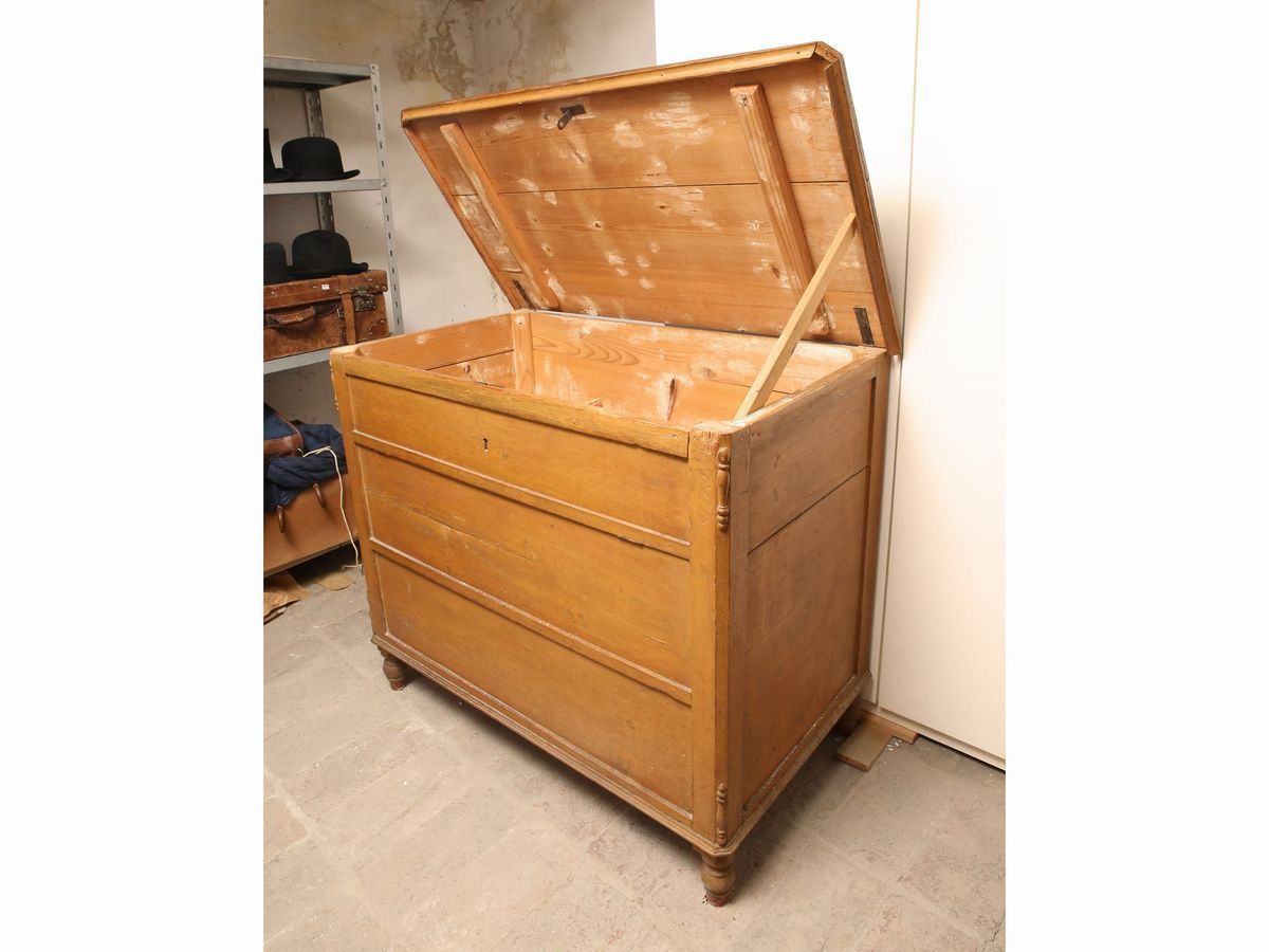 Madia Rustica in Legno Tenero Laccato Color Ocra