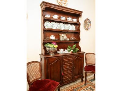 Credenza a Due Corpi in Noce