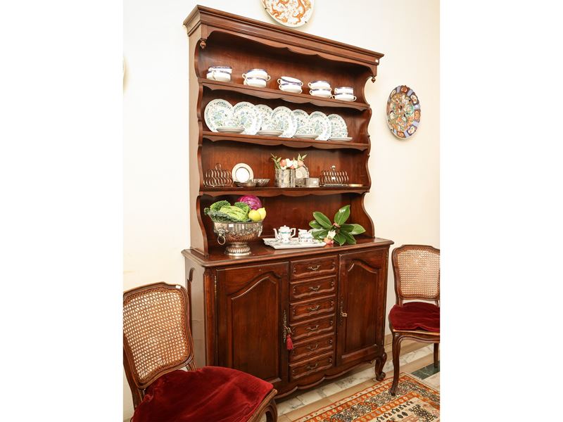 Credenza a Due Corpi in Noce