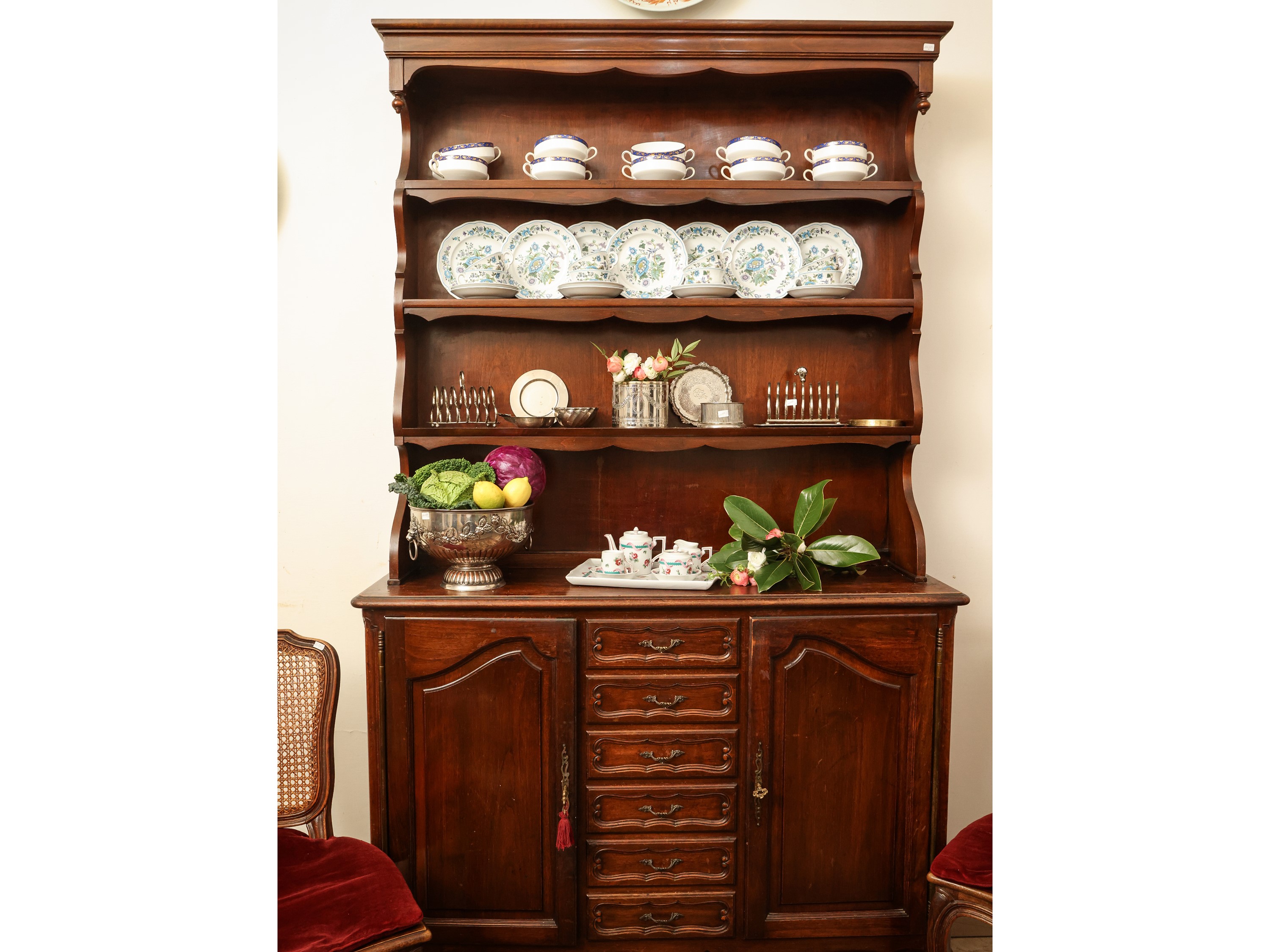 Credenza a Due Corpi in Noce