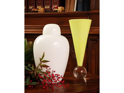 Vaso di Forma Conica in Vetro Incamiciato Giallo, Laura Diaz De Santillana per Venini 1987
