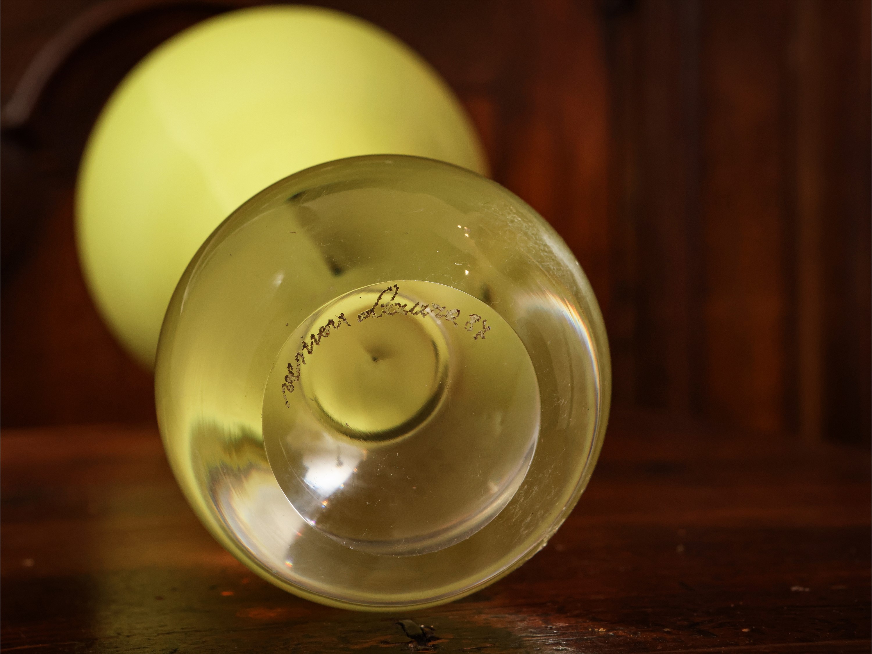 Vaso di Forma Conica in Vetro Incamiciato Giallo, Laura Diaz De Santillana per Venini 1987