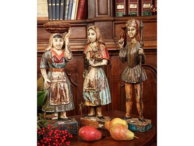 Cinque Figure in Legno Intagliato e Dipinto