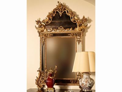 Grande Specchiera con Cornice in Legno Intagliato e Dorato