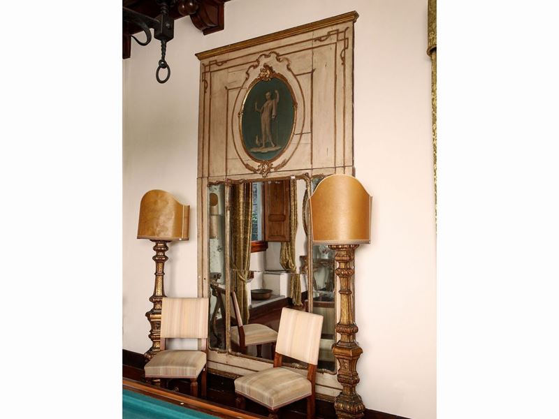 Grande Specchiera Fondo Sala in Legno Laccato Bianco e Lumeggiato in Oro
