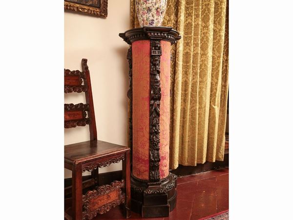 Sculpture holder column in ebonized soft wood