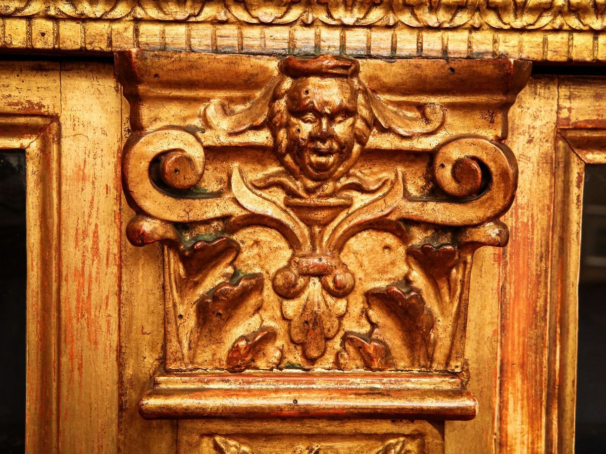 Libreria in Legno e Pastiglia Dorata
