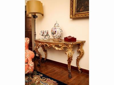 Coppia di Console in Legno Intagliato e Dorato