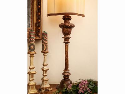 Coppia di Torciere in Legno Intagliato e Dorato