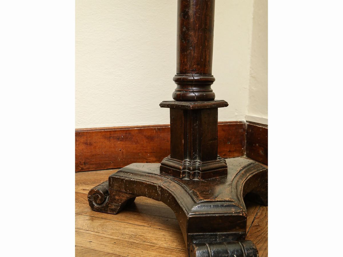 Due Complementi di Arredo D'epoca in Noce