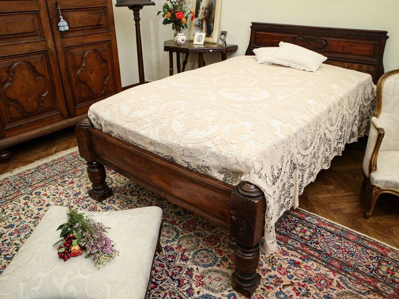 Letto Ad una Piazza e Mezzo in Noce