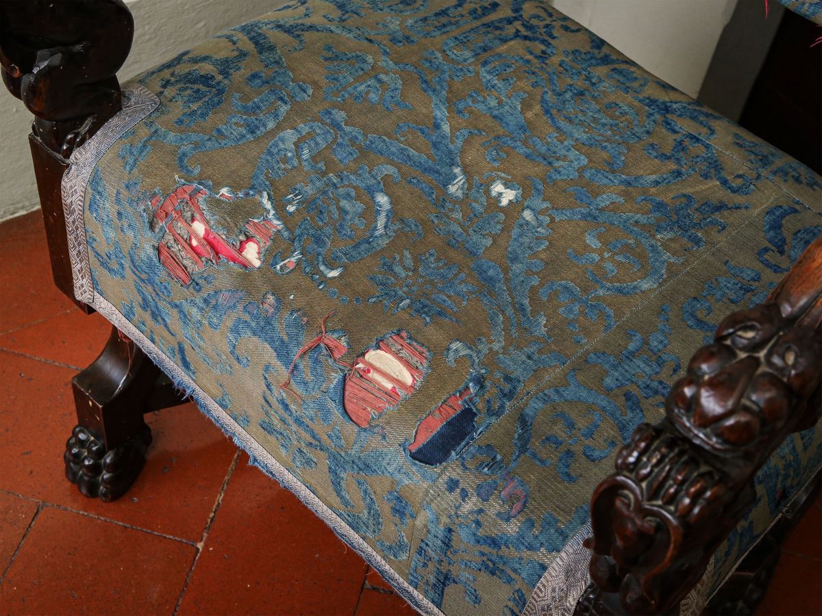 Coppia di Seggioloni in Noce