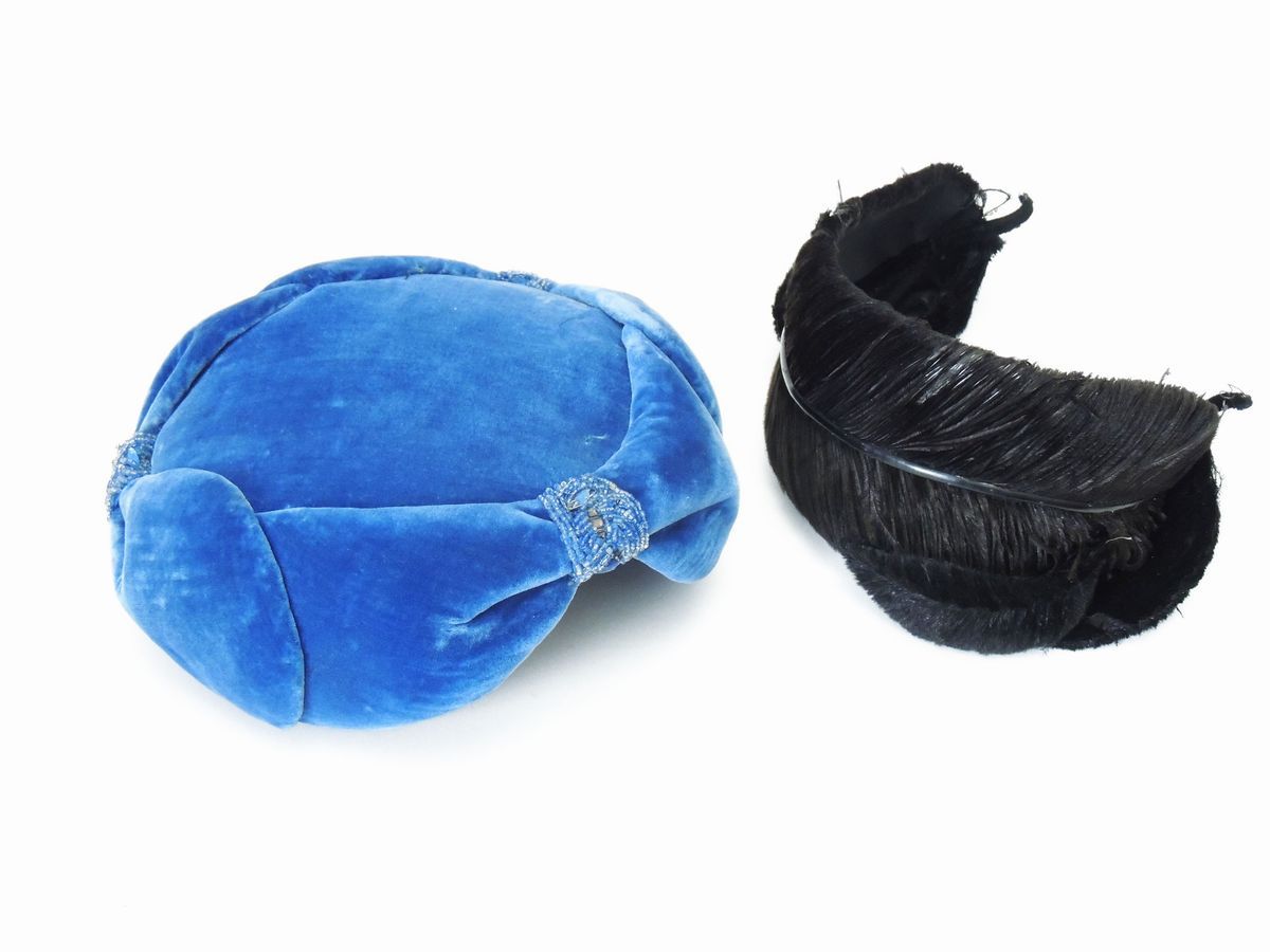 Due Cappellini in Velluto e Piume