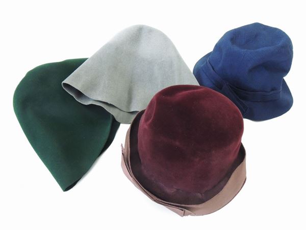 Four hats in velvet and wool  (Fifties)  - Auction Vintage Clothes and Accessories - Maison Bibelot - Casa d'Aste Firenze - Milano
