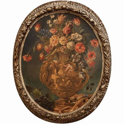 Trionfo di Fiori in Vaso Scolpito