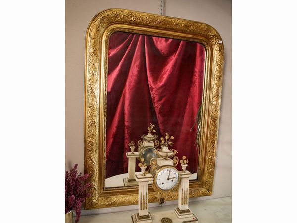 Curved mirror with golden tablet frame