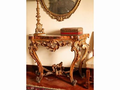 Coppia di Console in Legno Intagliato e Dorato