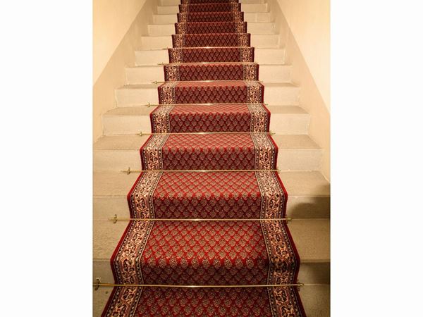 Mechanically manufactured guide mat for staircase  - Auction Furniture and Paintings from the Gamberaia Castle in Florence - Maison Bibelot - Casa d'Aste Firenze - Milano