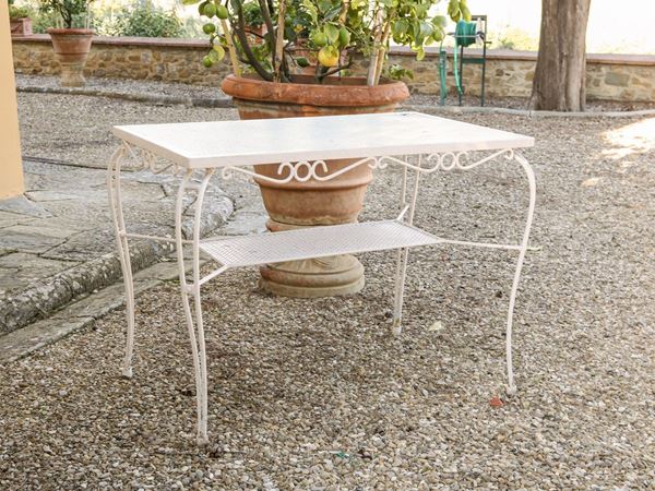 Garden table in white lacquered iron