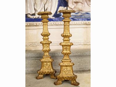 Coppia di Torciere in Legno Intagliato e Dorato