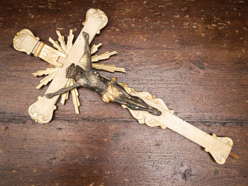 Crocifisso in Legno Patinato e Dorato