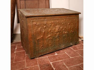 Baule Portalegna in Legno Rivestito in Rame