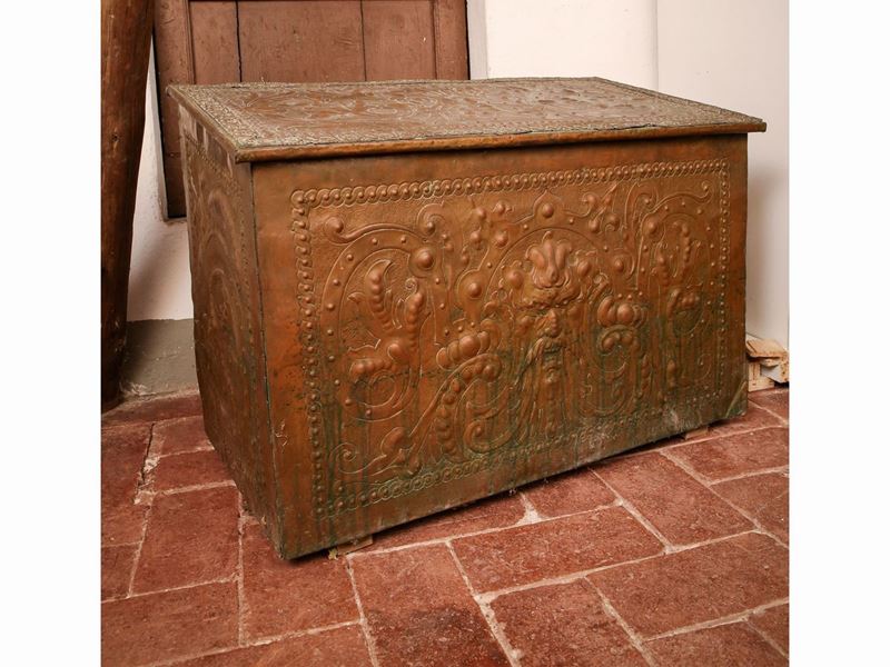 Baule Portalegna in Legno Rivestito in Rame